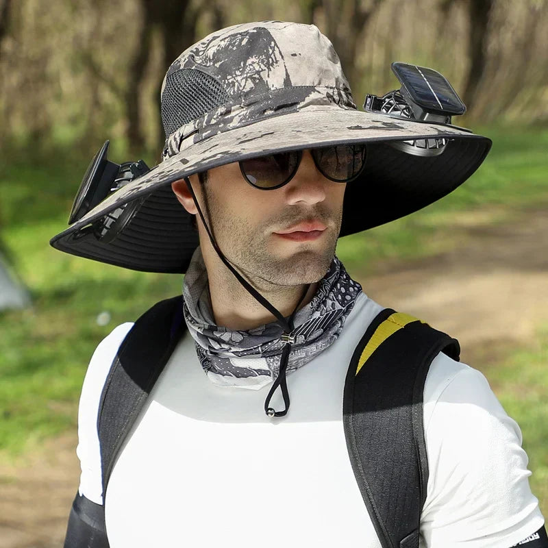 Casquette sport solaire anti-UV avec ventilateur pour activités de plein air. Fraîcheur ajustable en randonnée.