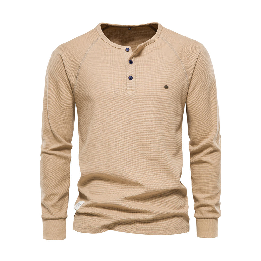 T-shirt Henley homme casual, manches longues, col boutonné. Confort et style masculin polyvalent pour toute occasion.