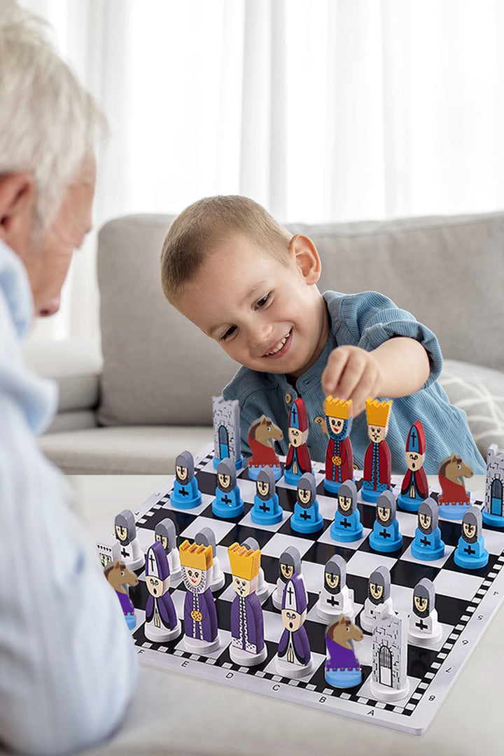 Échecs en bois pour enfants, un jeu de société amusant développant la pensée stratégique et le développement cognitif.