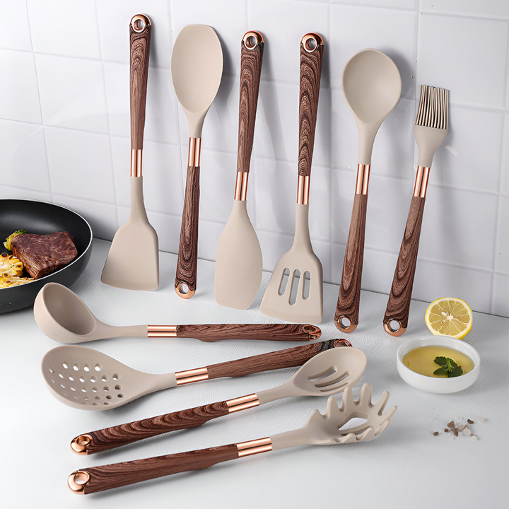 Assortiment de spatules, louches et fouets en silicone, durables et résistants aux hautes températures.