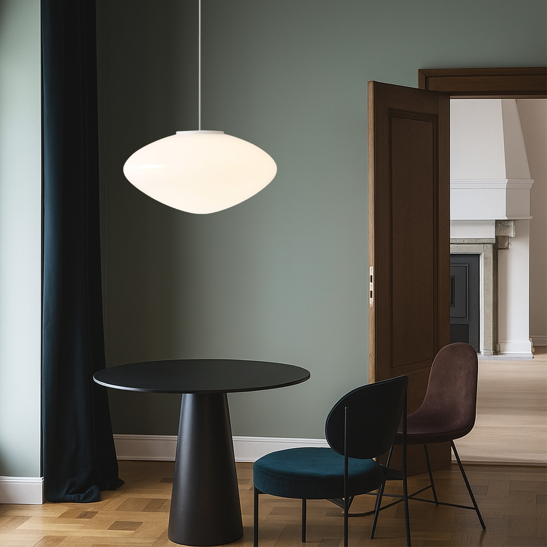 Lampe suspendue design scandinave classique, éclairage idéal pour salon contemporain ou chambre.