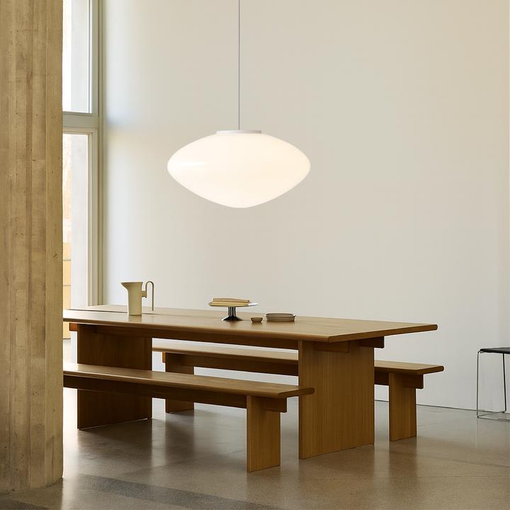 Décoration intérieure élégante : lampe suspendue danoise classique, touche scandinave pour tout espace.