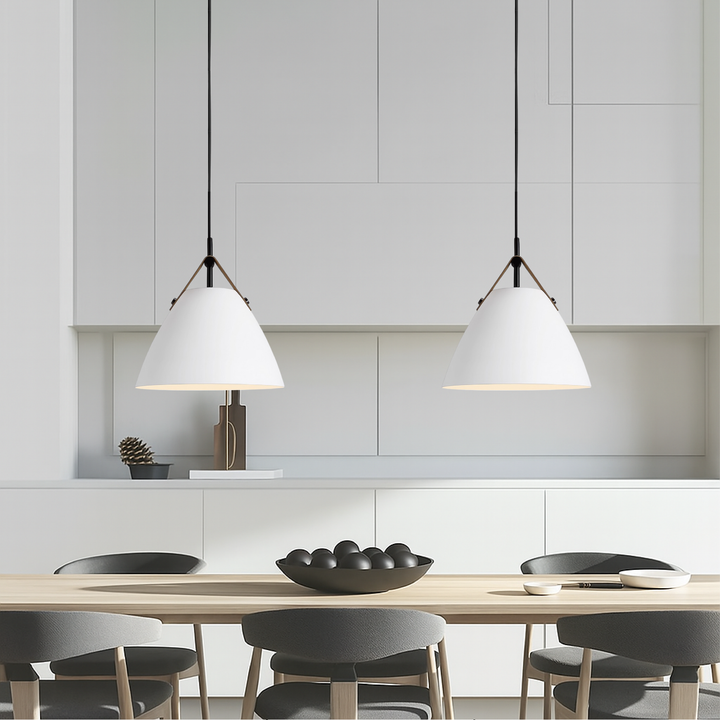 Accroche-regard scandinave coloré pour votre intérieur, lampe suspendue design qui illumine avec style.