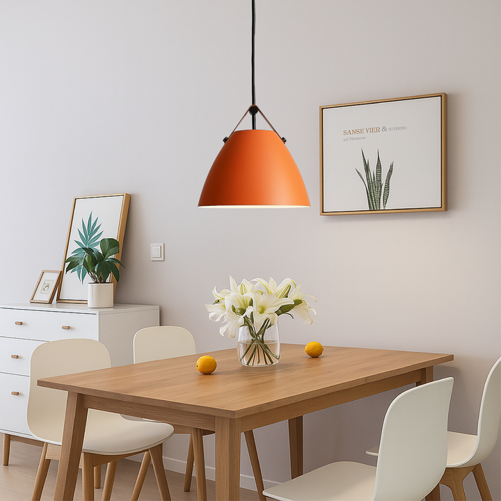 Lampe suspendue scandinave moderne colorée en fer, idéale pour un éclairage de cuisine design.