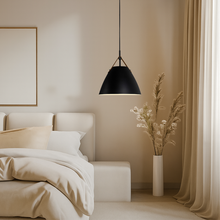 Luminaire suspendu en fer, design nordique coloré, idéal pour cuisine ou salle à manger contemporaine.