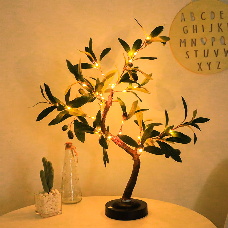 Arbre lumineux LED décoratif, parfait comme lampe de table pour égayer chambre ou salon avec style.