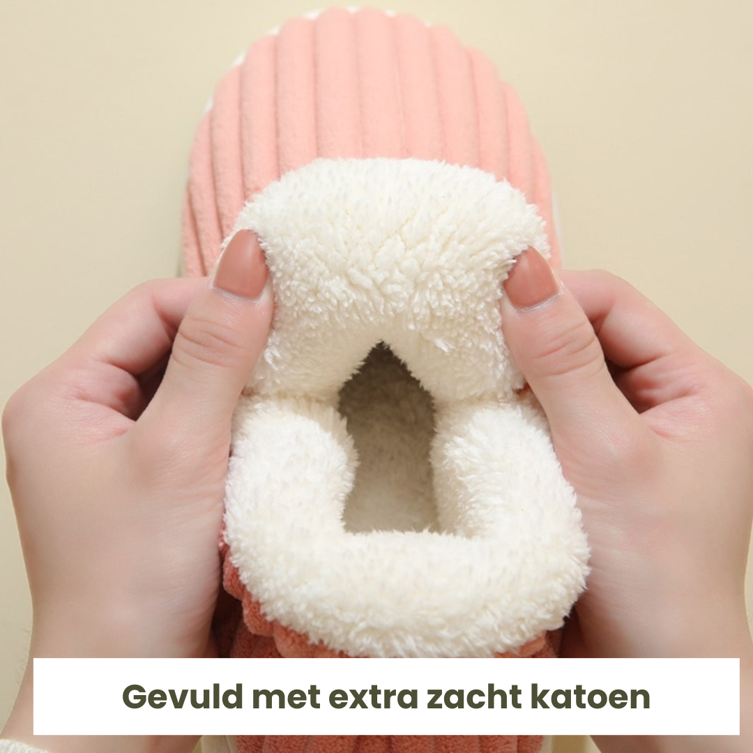 Chaussons ComfyCush confortables et chauds, parfaits pour le cocooning hivernal de vos pieds.