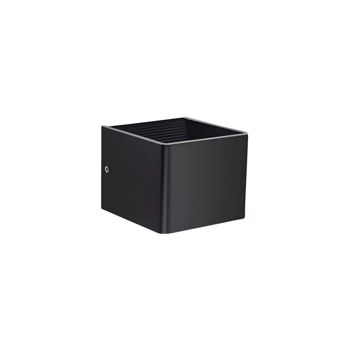 Applique murale LED cube, luminaire intérieur contemporain avec un design épuré et moderne.