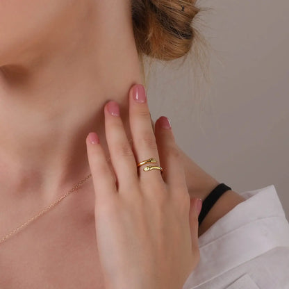 MÁS QUE UN ANILLO — UN ABRAZO ETERNO