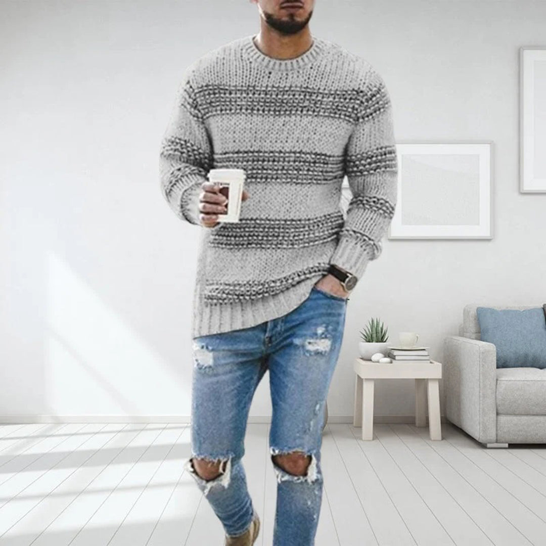 Pull maille homme, style norvégien authentique, col rond. Vêtement d'hiver chaud, décontracté-chic et confortable.