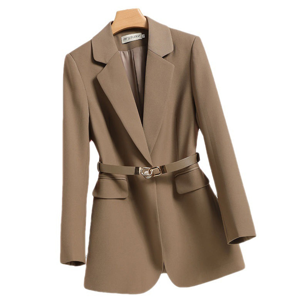 Blazer long moderne et élégant pour femmes. Veste ceinturée, parfaite pour un look sophistiqué et professionnel.