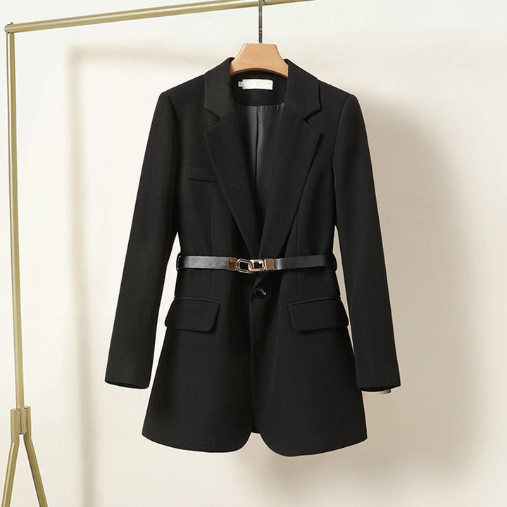 Blazer femme ceinturé, pour un style professionnel affirmé. Veste longue et élégante, parfaite pour la mode.
