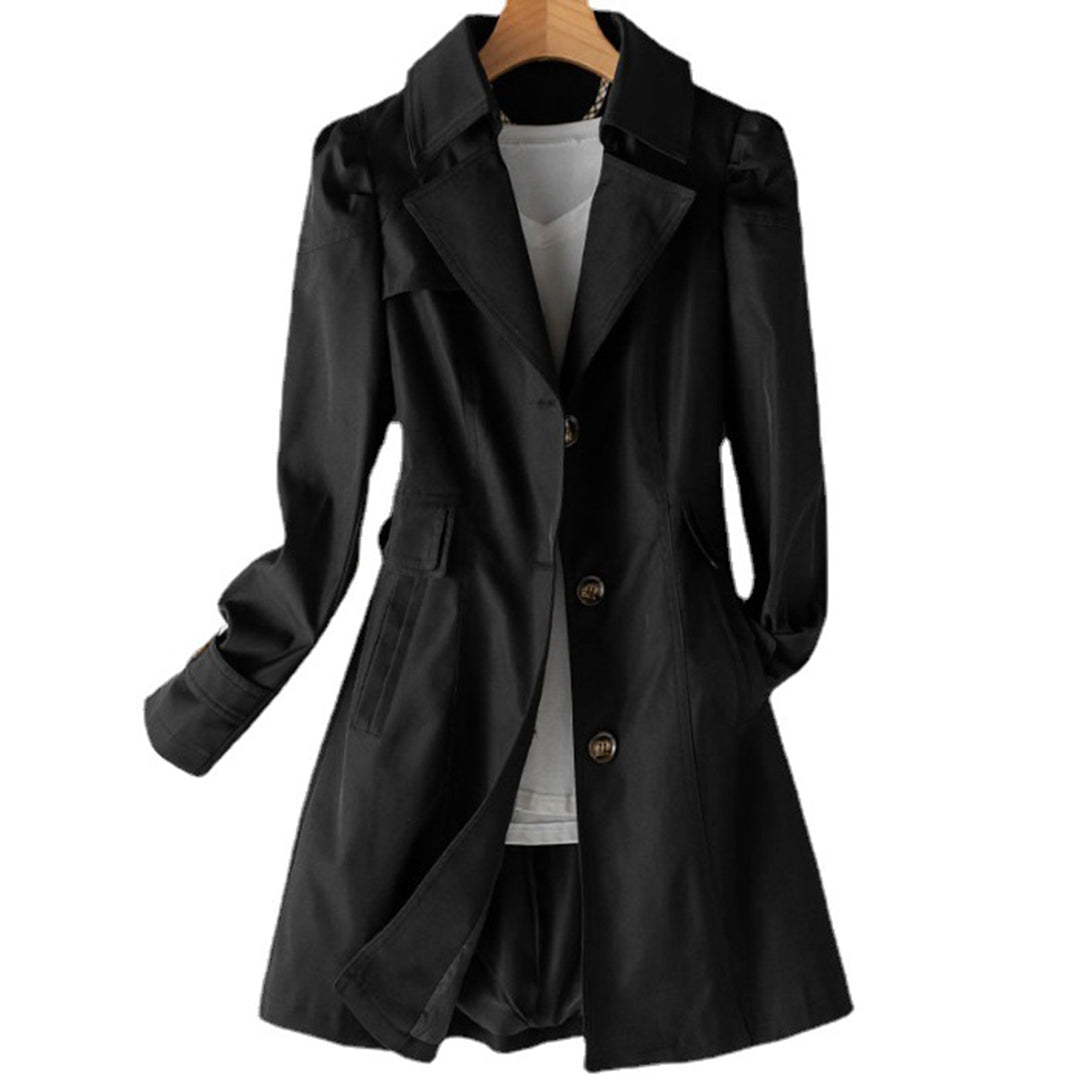 Coupe-vent femme élégant, protection pluie et vent. Veste légère et respirante pour activités extérieures.