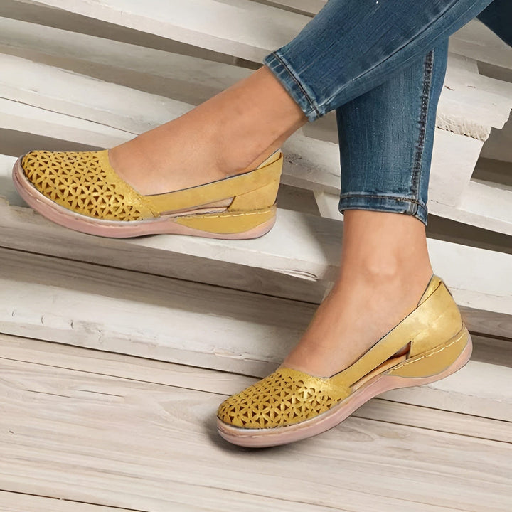 Chaussures orthopédiques pour femmes, avec un design moderne et un soutien supérieur pour le confort quotidien.
