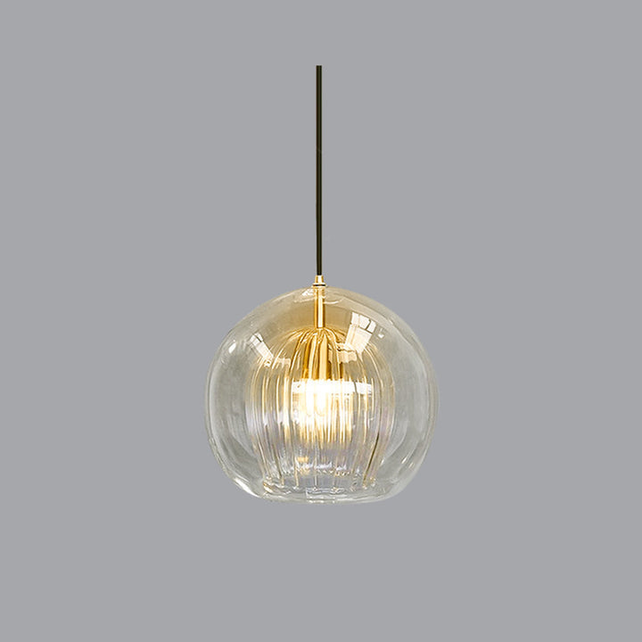 Élégante suspension à globe en verre pour une lumière douce et moderne. Idéale pour éclairage intérieur design.