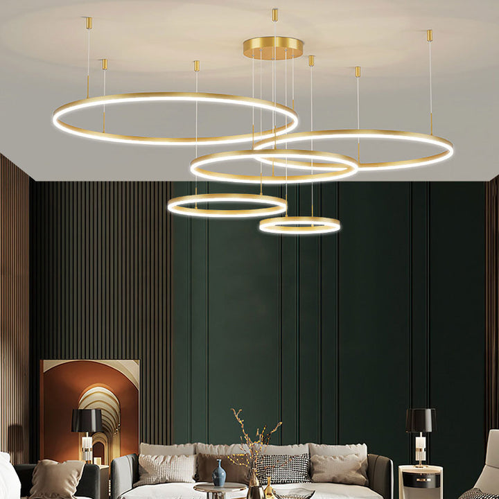 Lampe à suspension LED dans un intérieur moderne. Éclairage ambiant et design contemporain mis en valeur.