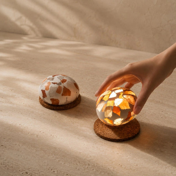 Éclairage d'appoint rechargeable, finition minérale unique. Lampe de chevet moderne pour toute maison.