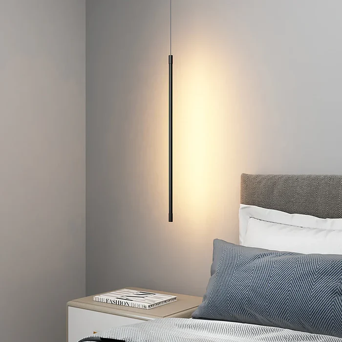 Lampe suspension LED design tube fin, élégante et contemporaine, pour un intérieur très moderne.