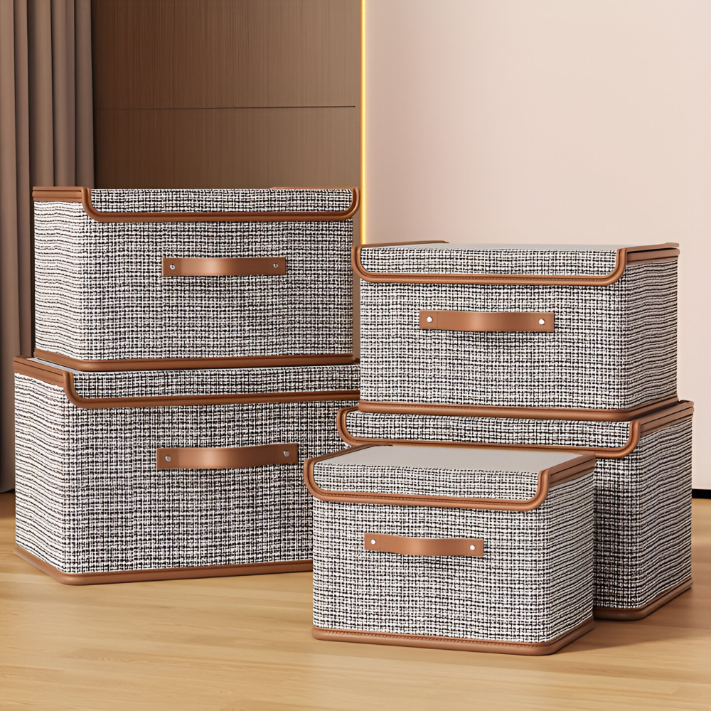 Solution de rangement compacte et pliable, boîte en tissu avec couvercle pour un intérieur ordonné.