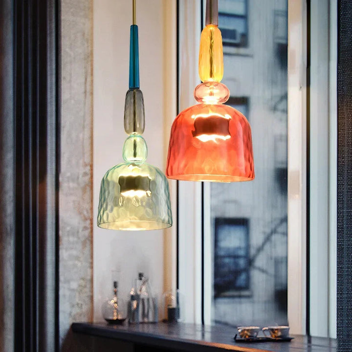 Lampe suspension design ludique, crée une ambiance colorée et moderne dans votre décoration intérieure.