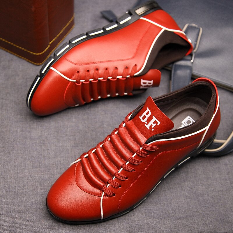 Élégantes chaussures homme en cuir marron, polyvalentes pour la ville, les affaires ou des occasions habillées.