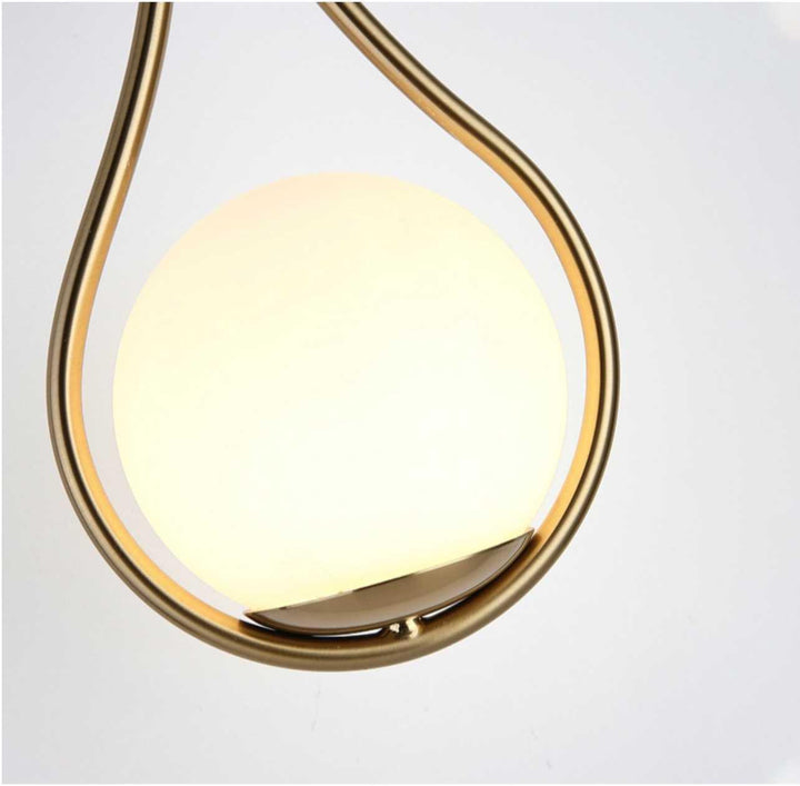 Luminaire LED design pour le salon ou la chambre. Applique murale moderne nordique, éclairage doux.