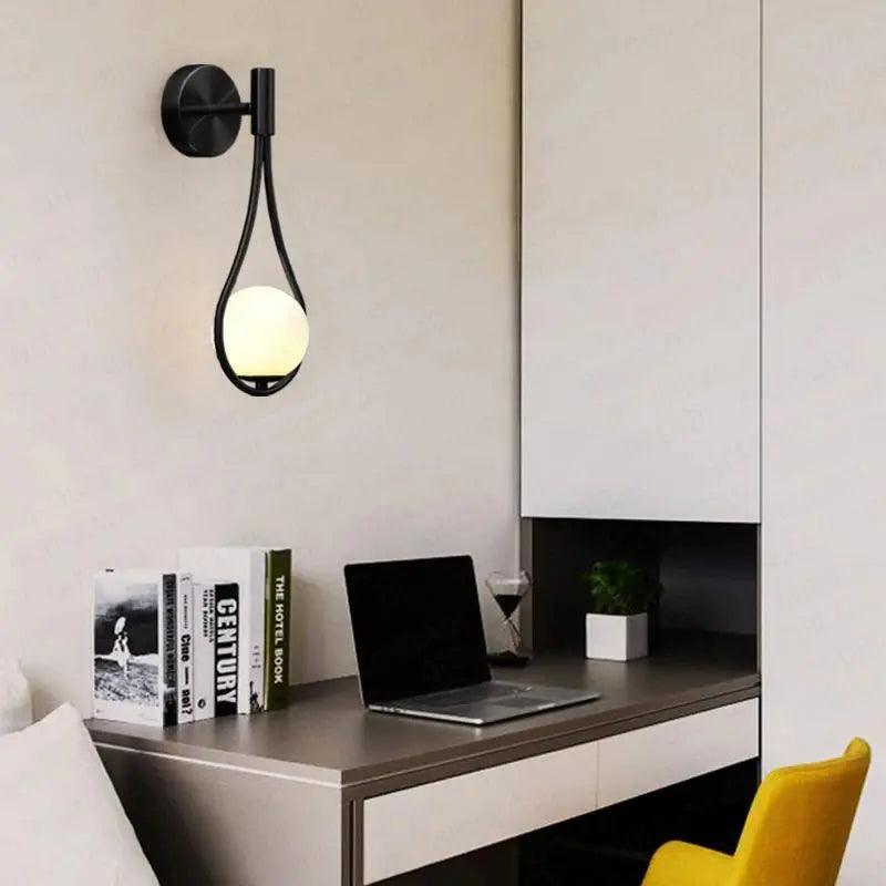 Éclairage mural LED moderne avec finition élégante. Parfait pour un salon, chambre ou couloir contemporain.