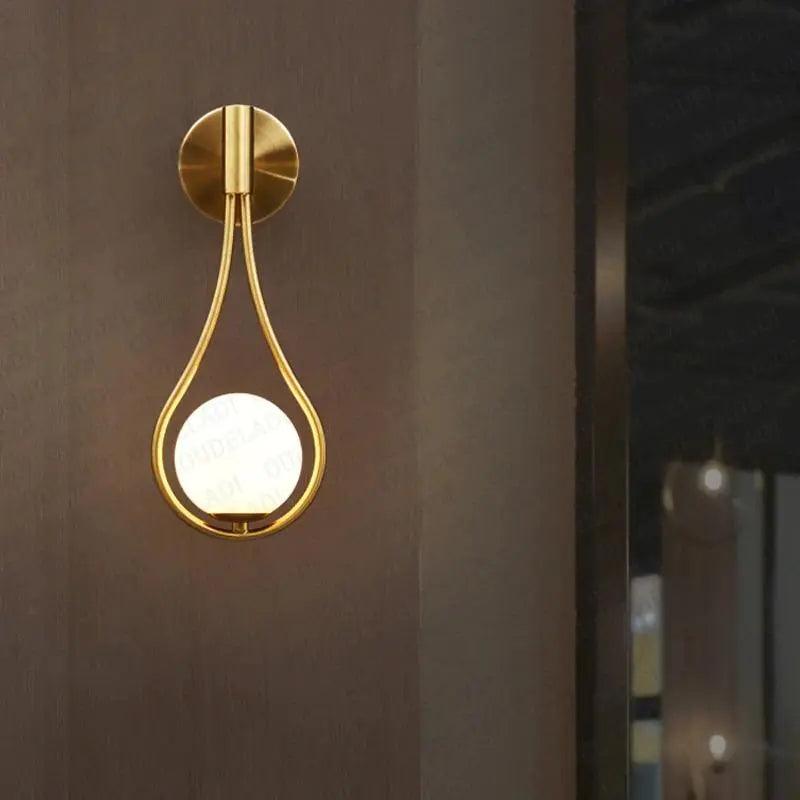Applique murale LED moderne design nordique pour salon. Éclairage intérieur, lumière douce et efficace.