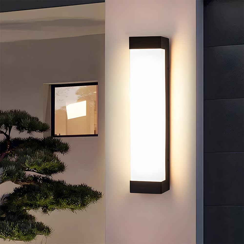 Lumière murale extérieure moderne, LED, étanche IP65, pour un éclairage durable et économique.