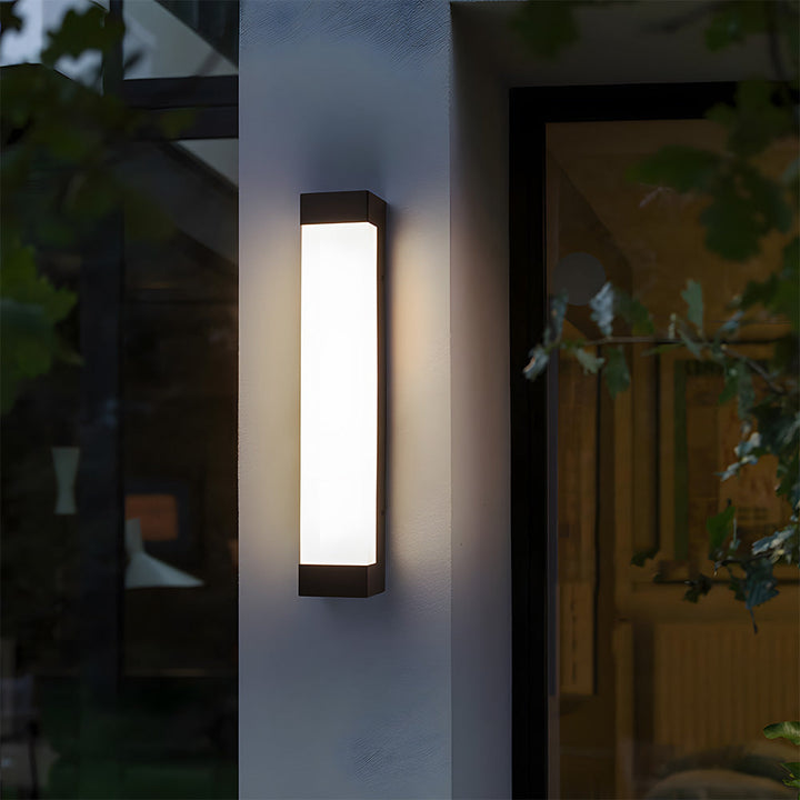 Éclairage mural LED moderne, étanche IP65, parfait pour façade, jardin ou allée. Installation facile.