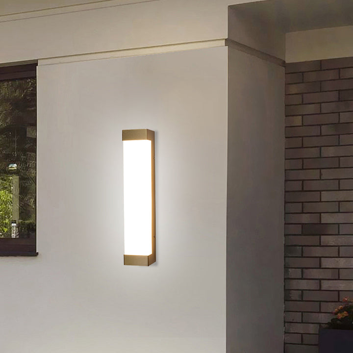 Applique murale extérieure LED, étanche IP65, pour un éclairage de façade moderne et efficace.