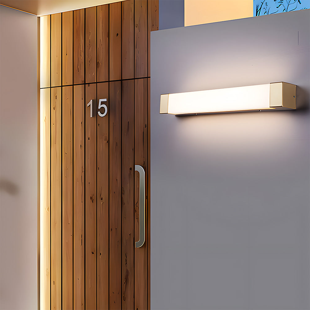 Lumière murale extérieure design contemporain, étanche, pour éclairer façade, allée et terrasse.