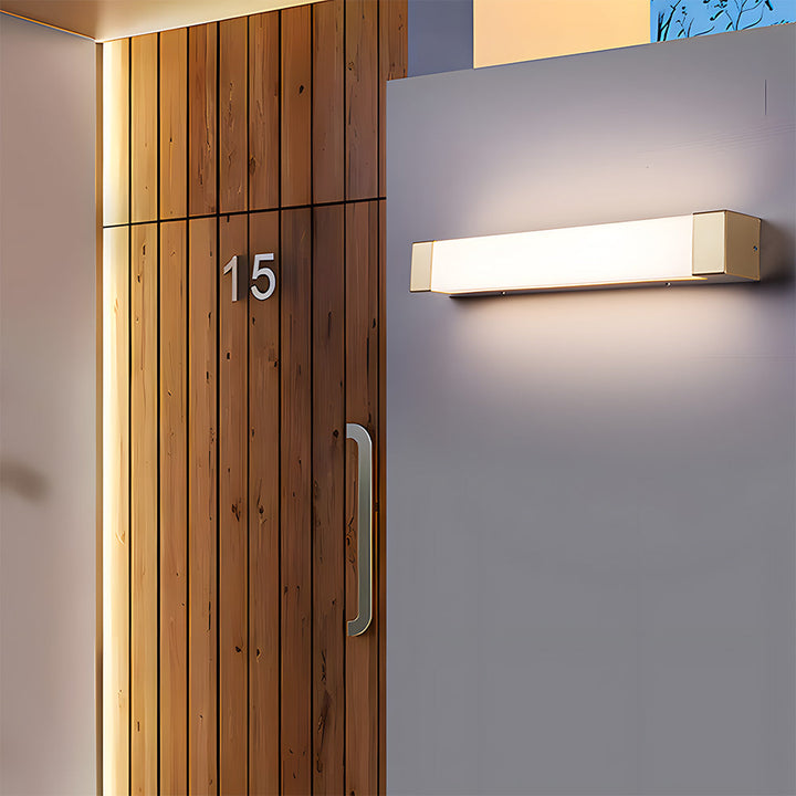 Lumière murale extérieure design contemporain, étanche, pour éclairer façade, allée et terrasse.