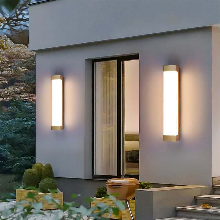 Lumière murale extérieure moderne, économe en énergie, étanche pour un jardin ou une terrasse bien éclairés.