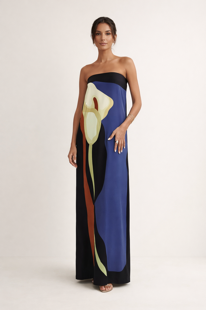 Élégante robe d'été longue femme à imprimé floral vibrant, sans bretelles, parfaite pour un look chic et estival.