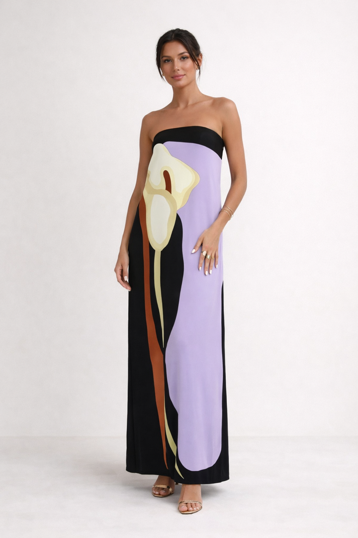Robe longue d'été fluide femme, sans bretelles, avec un motif fleuri tendance, idéale pour le confort estival.