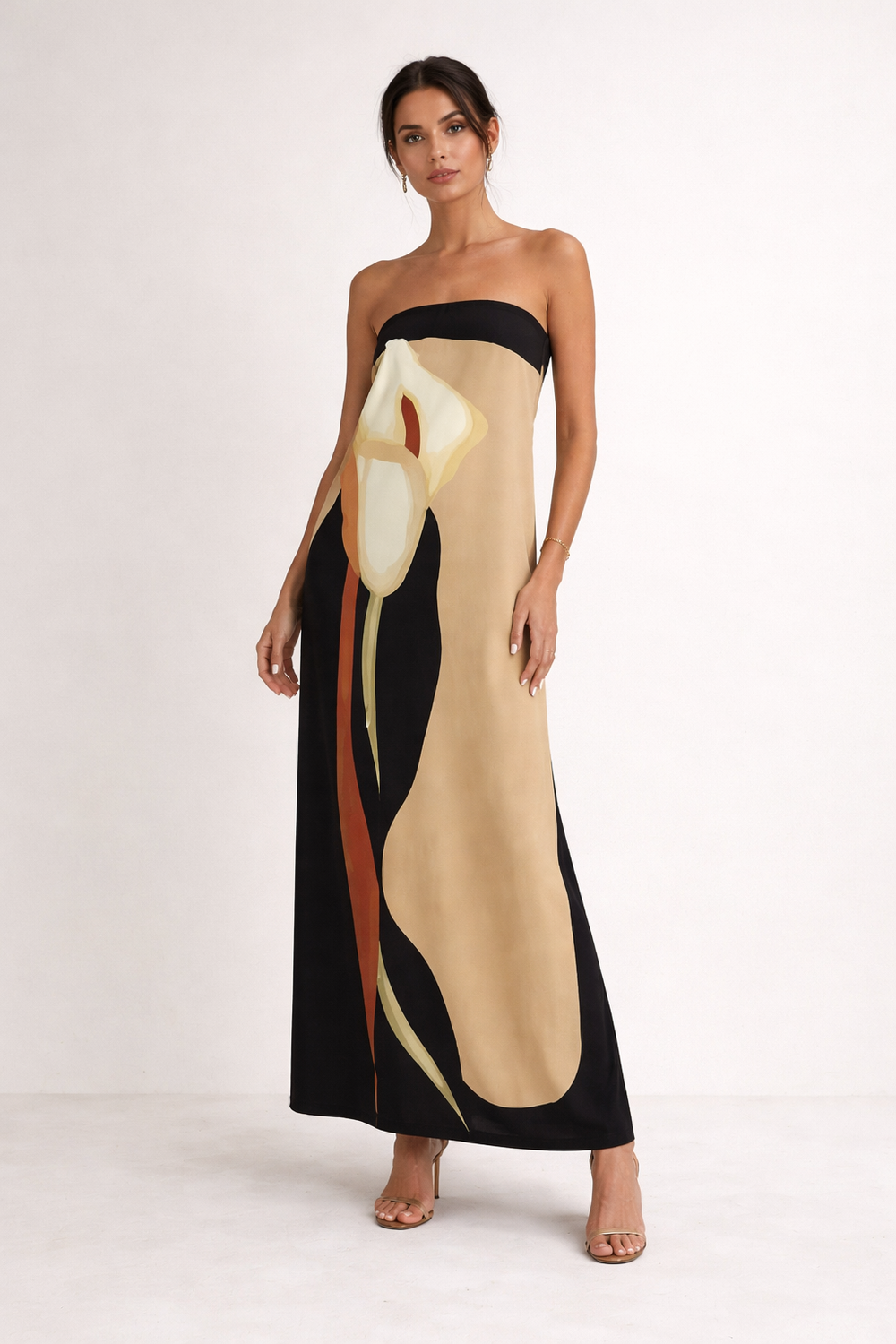 Robe longue fleurie sans bretelles femme, style chic et fluide, idéale pour l'été, la plage ou une soirée.