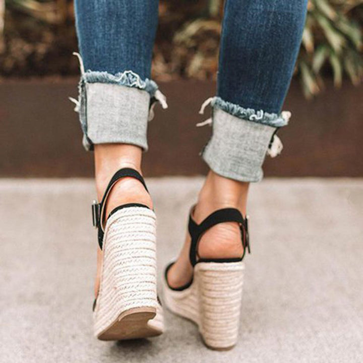 Mode femme: Sandales compensées estivales ultra confortables, parfaites pour les journées et soirées d'été.