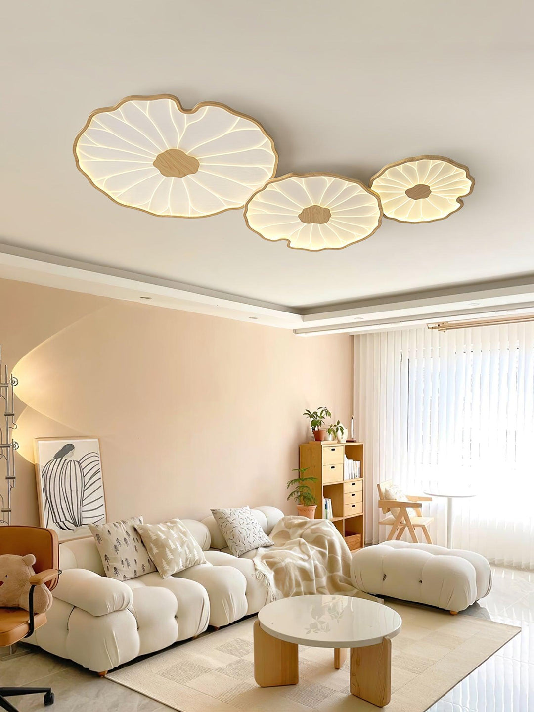 Lampe de plafond LED Solara, bois noyer, feuille de lotus, design pour un intérieur lumineux et moderne.