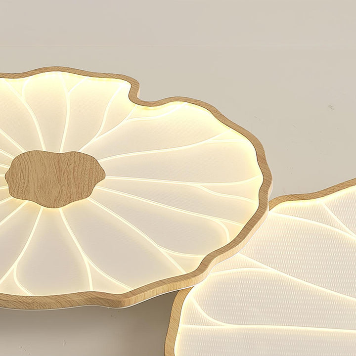 Lampe de plafond LED Solara, bois noyer, feuille de lotus, design contemporain pour votre maison.