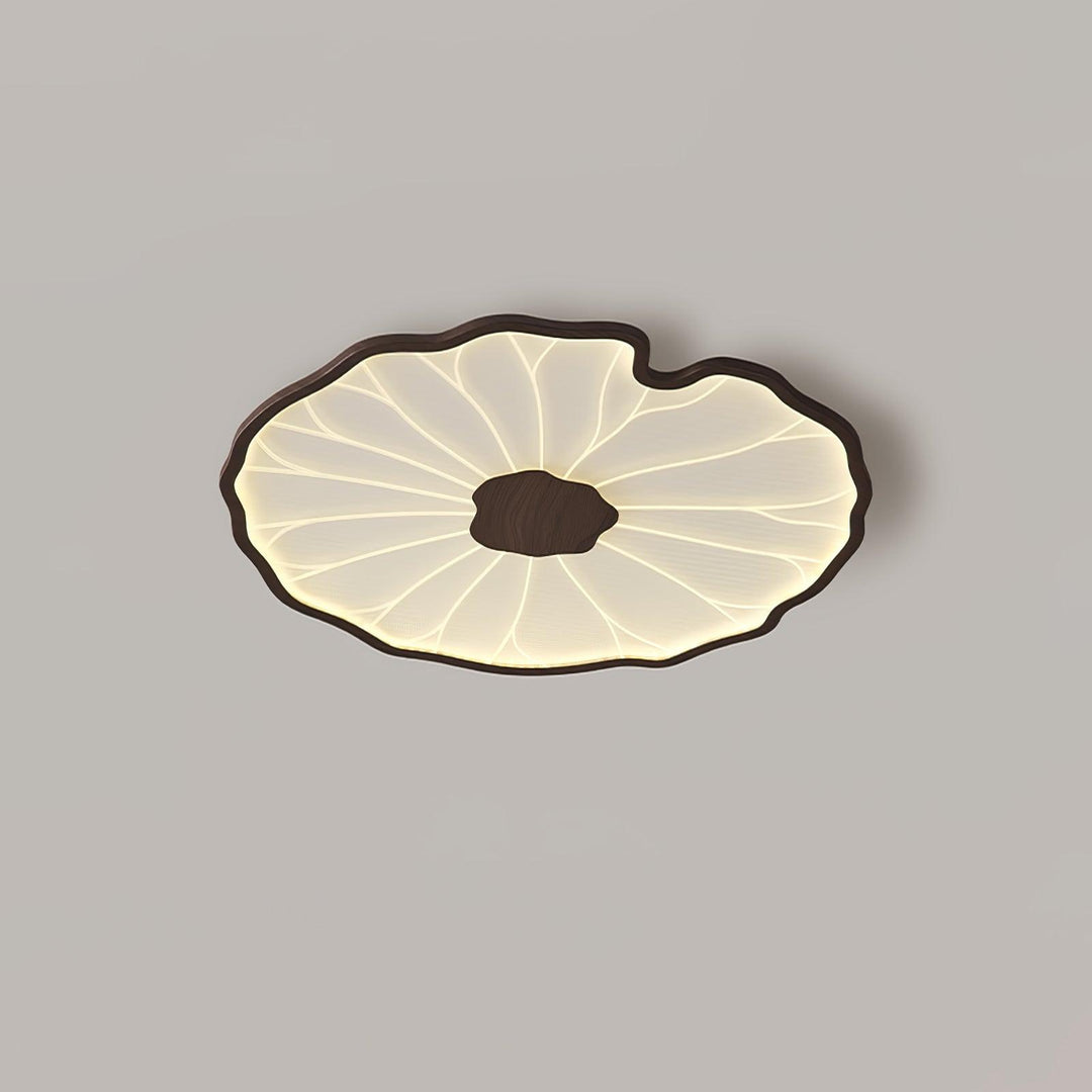 Plafonnier LED Solara, motif feuille de lotus, bois noyer, création ambiance chaleureuse salon.