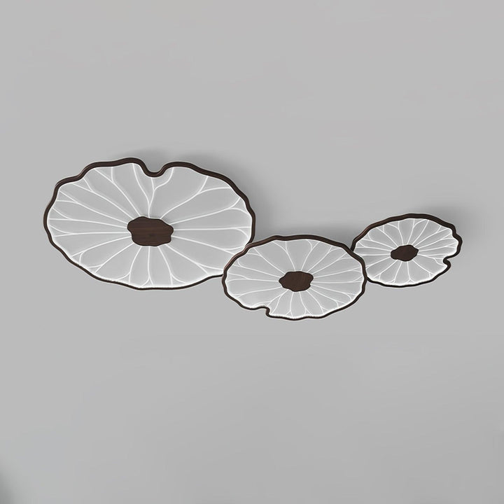 Plafonnier Solara LED, design inspiré feuille de lotus, bois naturel, ajoute du style au plafond.