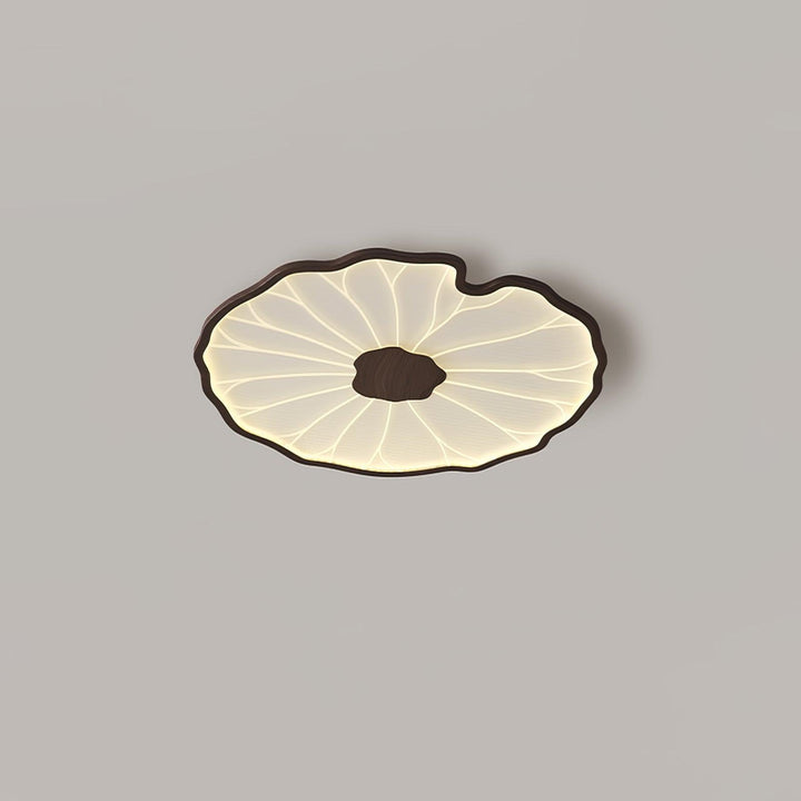 Plafonnier LED Solara, motif feuille de lotus stylisé en bois naturel, éclairage optimal.