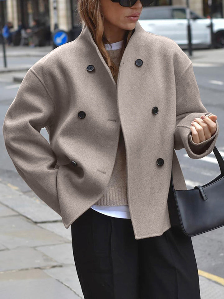 Manteau femme Louisa élégant pour automne-hiver, chaud et confortable, idéal pour une tenue chic.