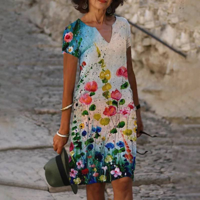 Robe d'été fleurie élégante pour femme, coupe flatteuse, tissu léger et fluide, idéale plage/vacances.