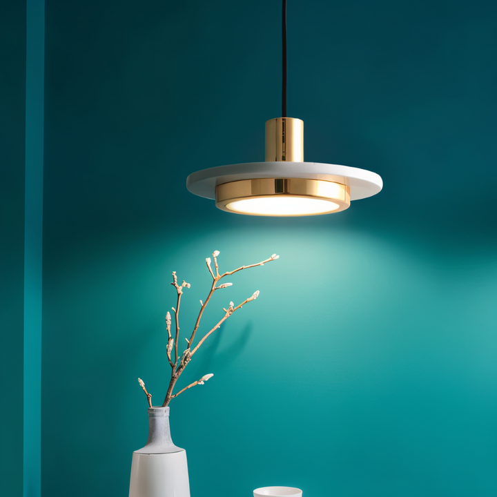 Lampe de plafond design double, LED, ambiance chaleureuse pour salon ou salle à manger.