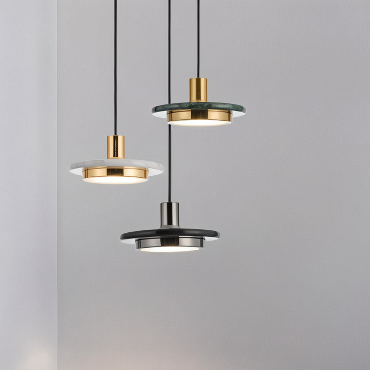 Plafonnier LED moderne, design double, parfait pour une décoration intérieure chic et lumineuse.