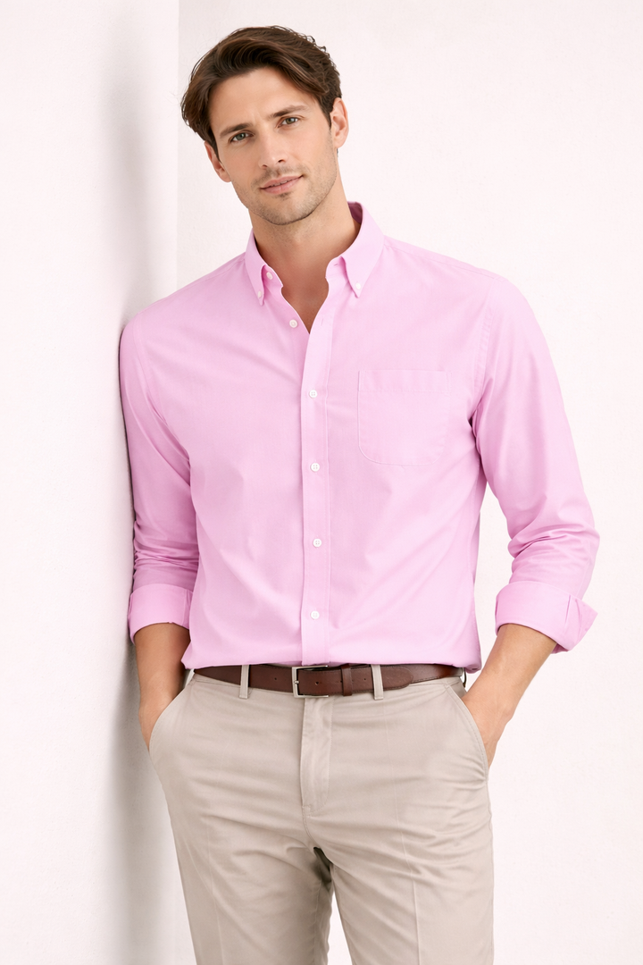 Chemise polyvalente homme, idéale pour le travail ou les loisirs. Col classique, un basique vestimentaire.