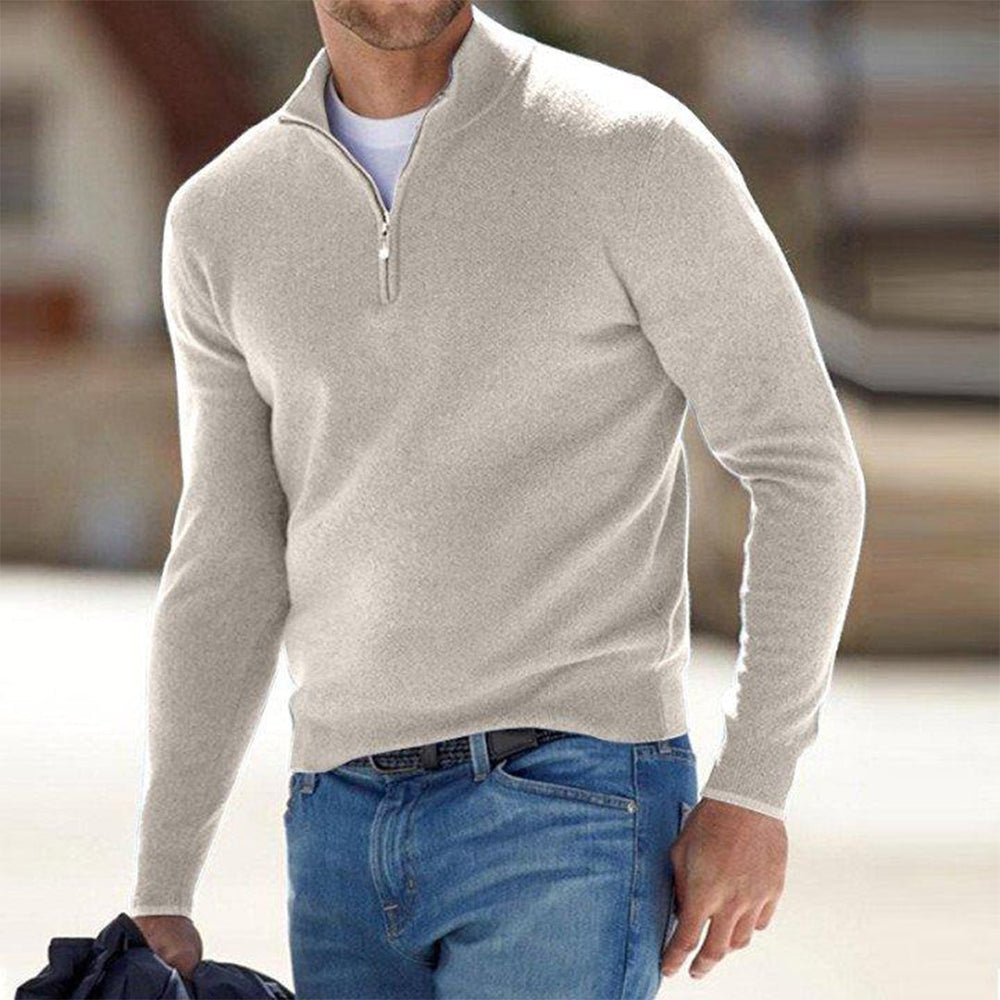 Pull-over homme uni, col zippé montant, ajusté slim fit pour un look décontracté chic et moderne.
