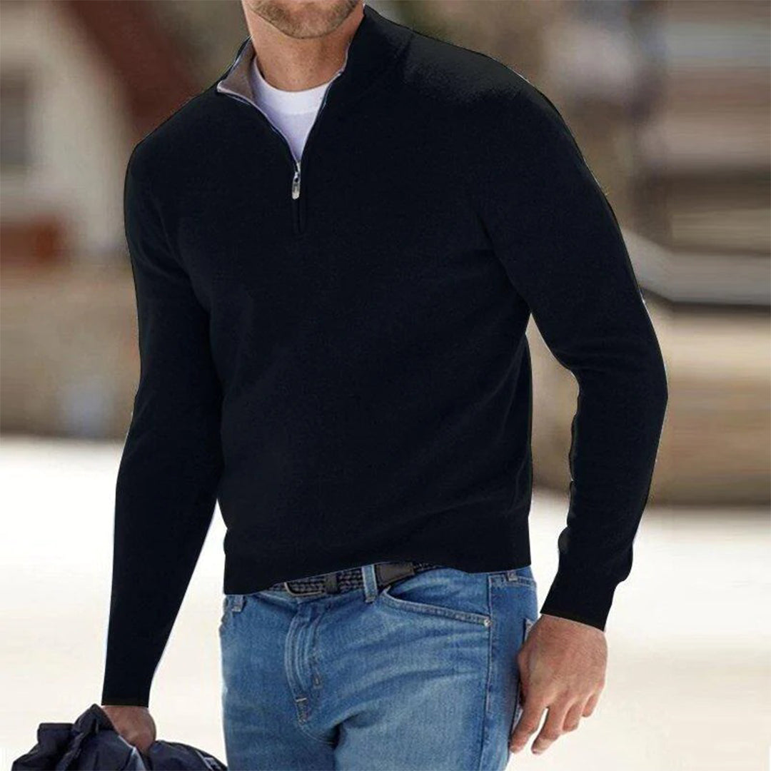 Pull-over homme slim fit beige, col montant zippé. Élégance unie pour une mode masculine tendance.